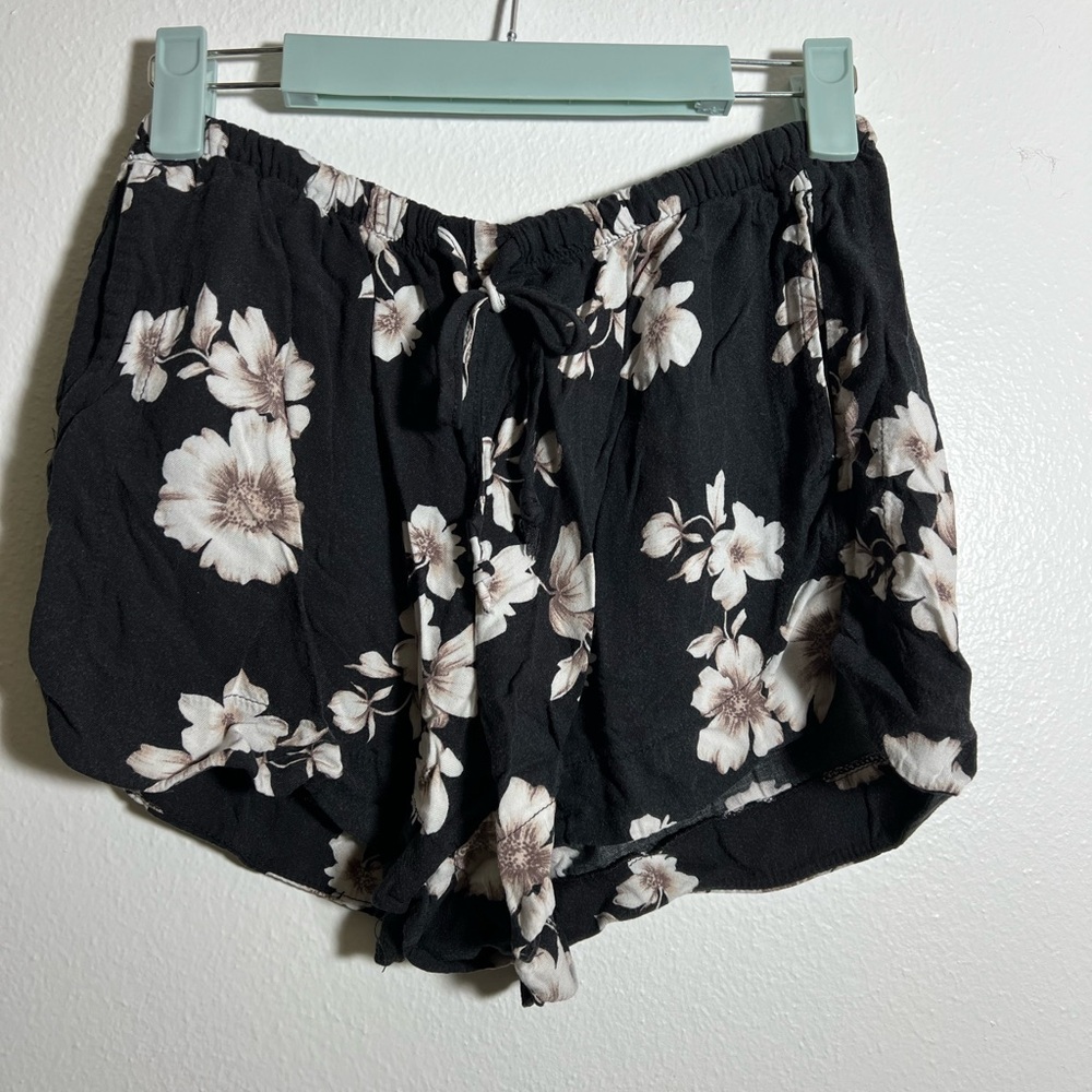 Brandy Melville Flower Black and White Shorts